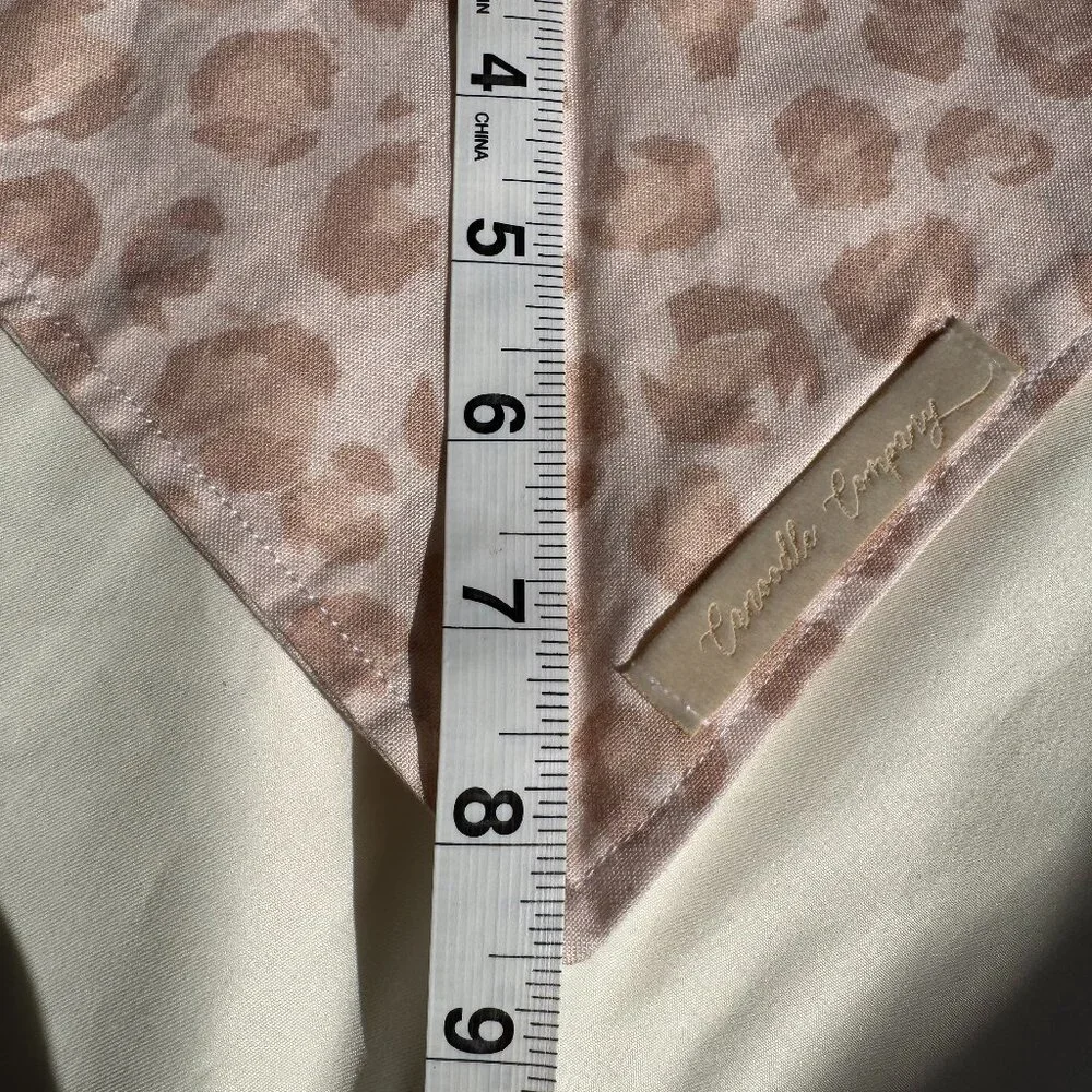 EUC, Canoodle Leopard Pattern Dog Bandana, Pink, Size M